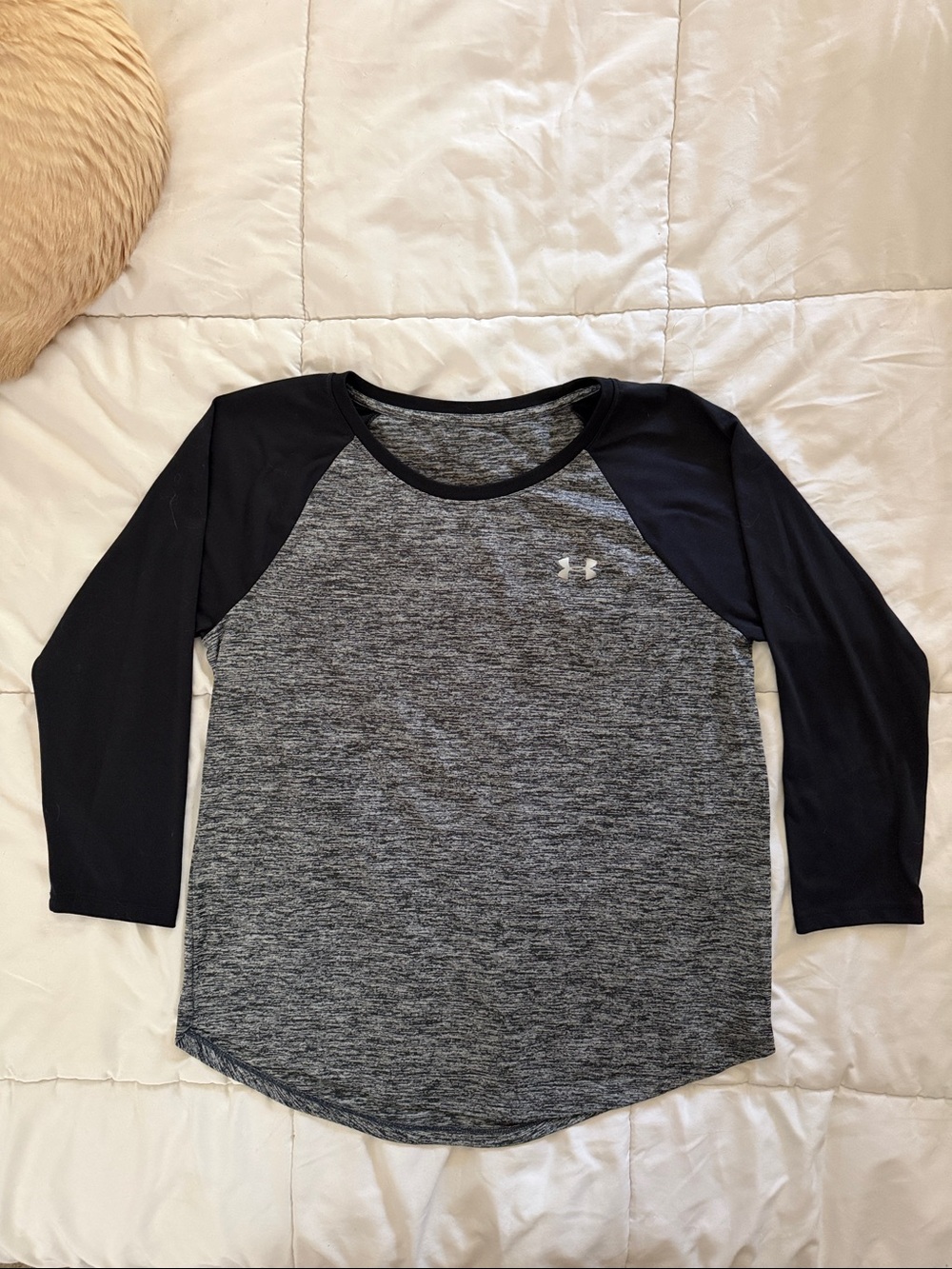 Under Armour Gray Heather & Black Raglan Quarter-Sleeve Women’s Athletic Top
